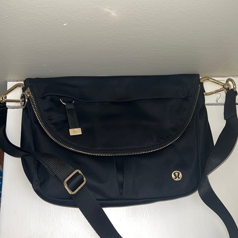 COPY - Lululemon crossbody